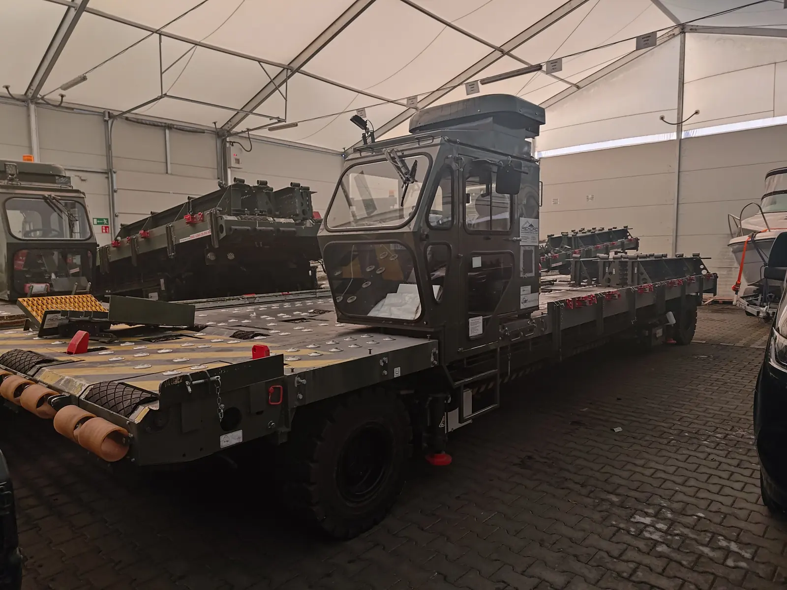 ATLAS 2000 Side View